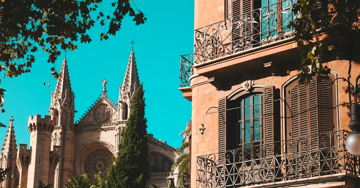 Trabajar en Salamanca: empleos, salarios y sectores en 2026