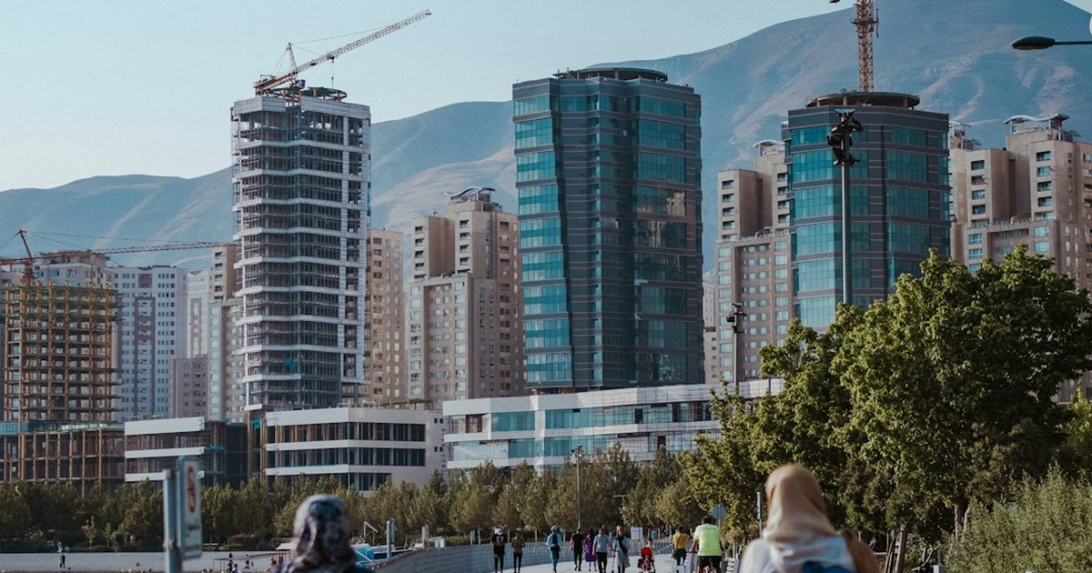 Trabajar en Zaragoza: empleos, salarios y sectores en 2026